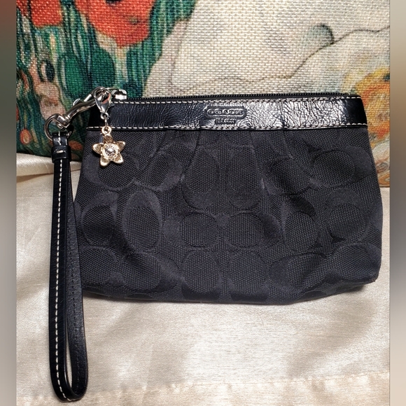 Coach Handbags - Coach Black Signature Jaquard & Patent Leather Trim Wristlet, EUC